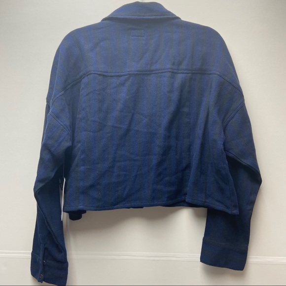 RVCA Vedder Button Up Cropped Flannel shirt Sz L - Picture 8 of 8